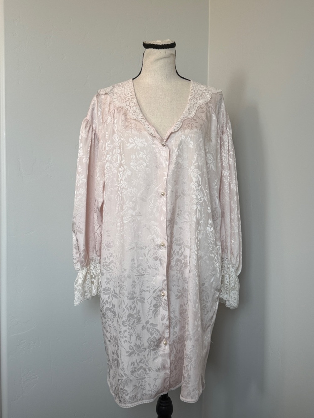 Vintage Lady Cameo Nightgown Robe Pink Lace Floral Coquette Bridal Avg